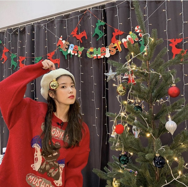 Loạt Ý Tưởng Diện Đồ Đỏ Đi Chơi Noel