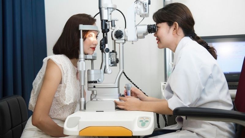 Khám mắt định kỳ