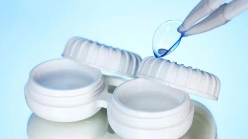 Vệ sinh lens sạch sẽ