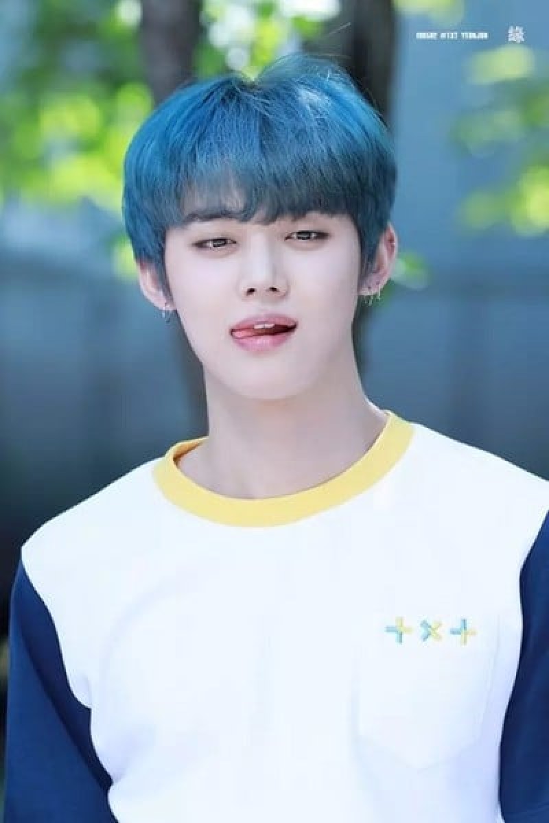 Tóc nhuộm xanh blue nam.