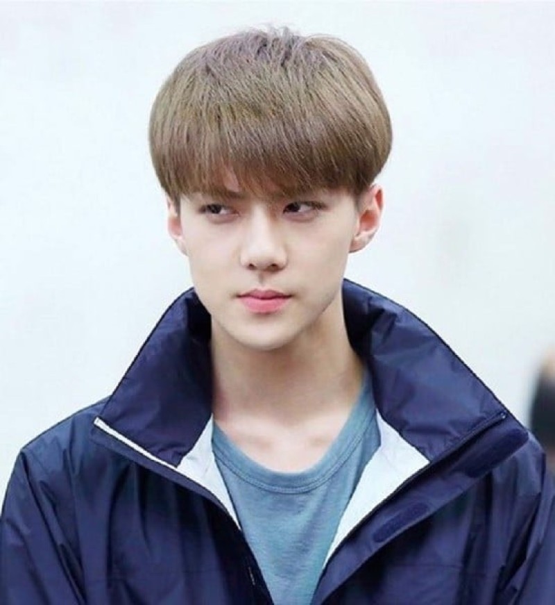 Nhuộm tóc nam nâu vàng.
