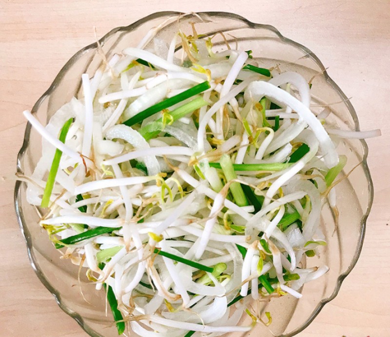 Sơ chế hành tây, giá, hành lá