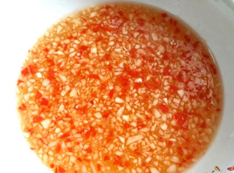 Làm nước mắm ăn bánh xèo tôm nhảy