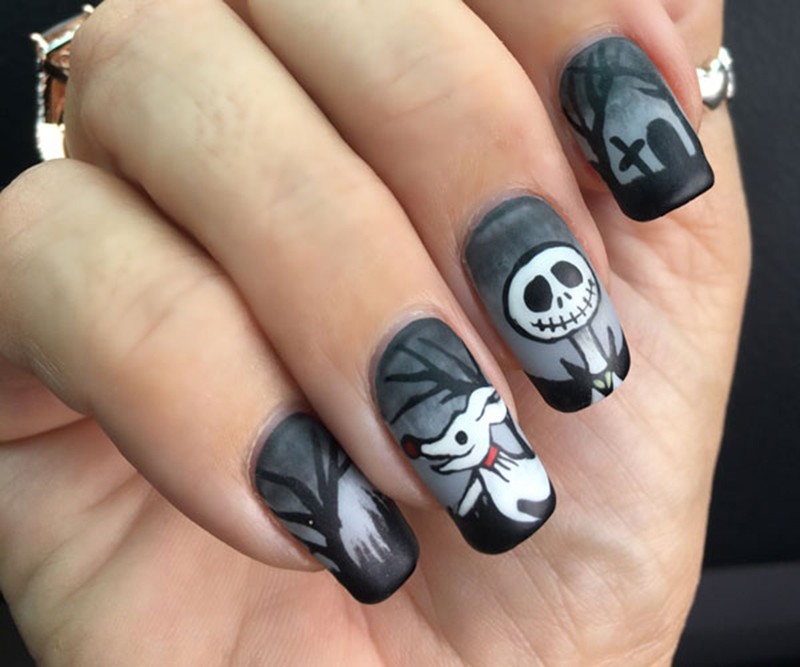 mẫu nail đầu lâu kết hợp nhiều hoạ tiết đáng sợ 