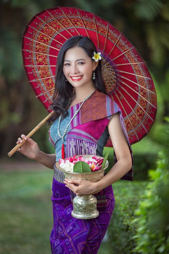 trang phục Lào Sinh hay phaa sin
