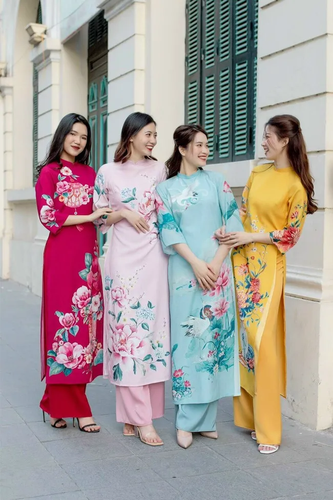23+ CÁCH TẠO DÁNG CHỤP ẢNH ÁO DÀI TẾT XINH LUNG LINH NĂM 2024