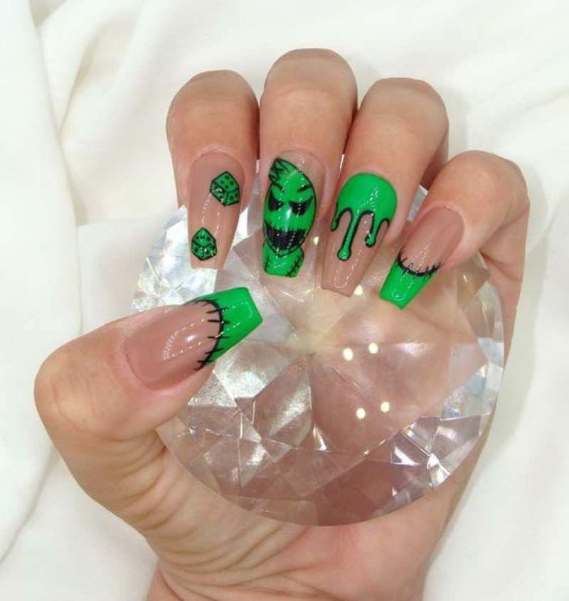 mẫu nail có phần dễ thương nhưng không kém phần đáng sợ 