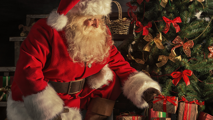 Ông Già Noel Là Ai? Vì Sao Ông Lại Mặc Đồ Màu Đỏ Khi Đi Phát Quà?