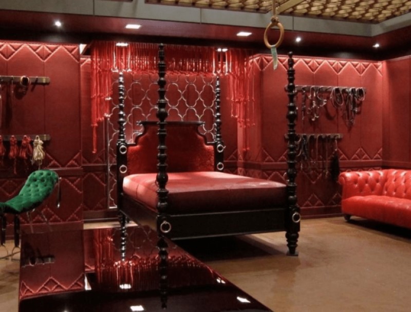 Bạn không cần phải có một căn phòng với những dụng cụ đắt đỏ mới có thể nhập môn BDSM