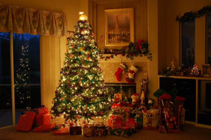 những cây thông, chiếc nón đỏ, ông già tuyết,...là những hình ảnh có ý nghĩa sâu sắc trong đêm noel
