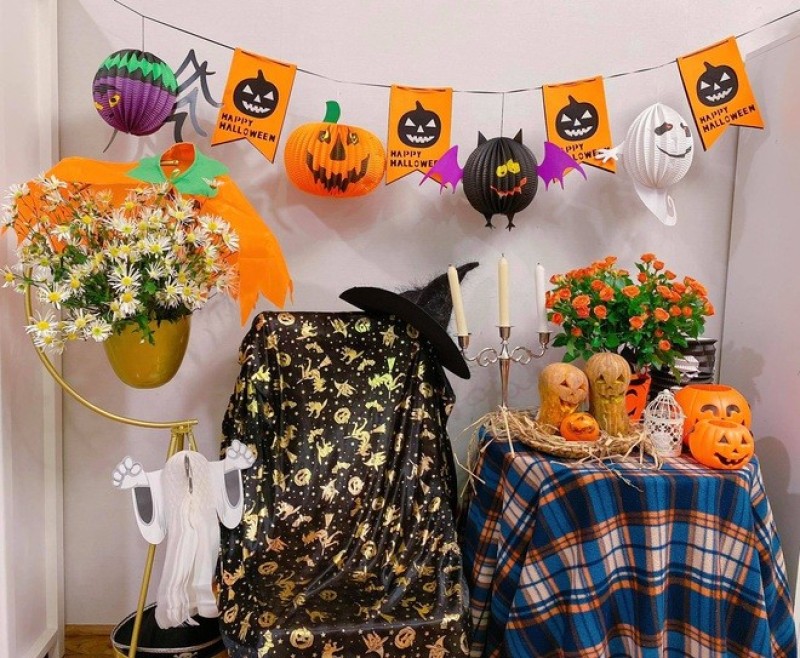 trang trí halloween tuy đơn guản nhưng lại rất bắt mắt