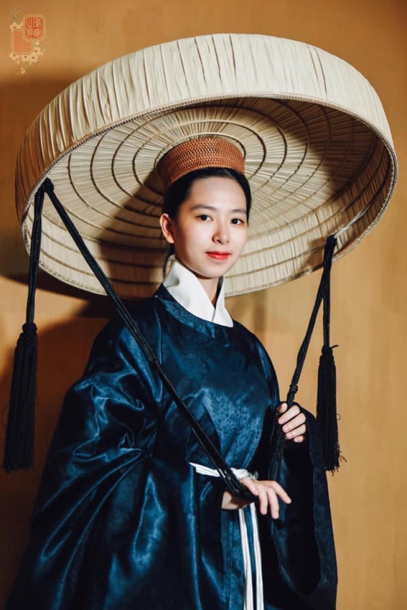 người phụ nữ trông sẽ mềm mại hơn và dịu dàng hơn