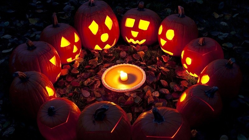 một góc nhỏ nằm trong công viên rộng lớn đêm halloween