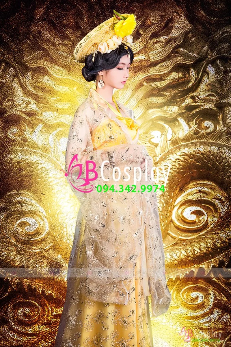trang phục Tấm khi làm hoàng hậu