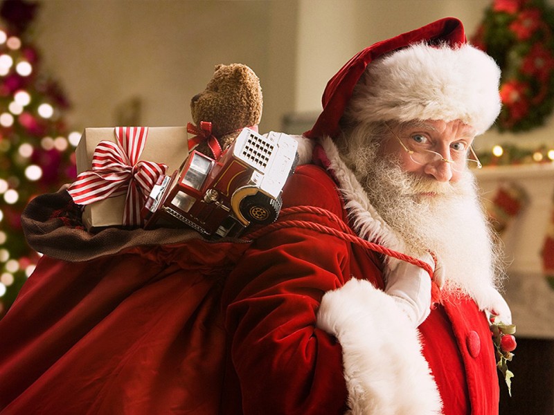 hình ảnh ông già noel đi phát quà trong đêm giáng sinh