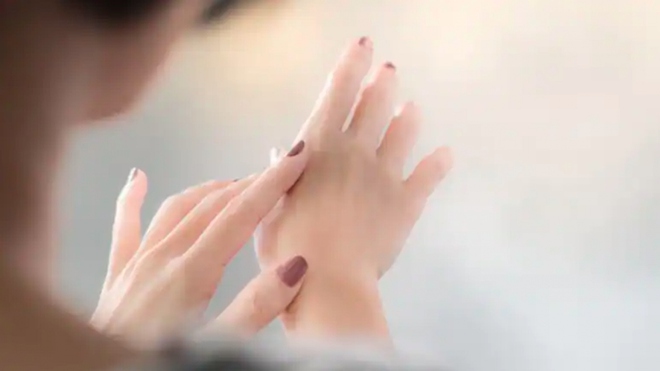 Mẹo Đơn Giản Trị Khô Tay Chân Trong Mùa Đông Hiệu Quả