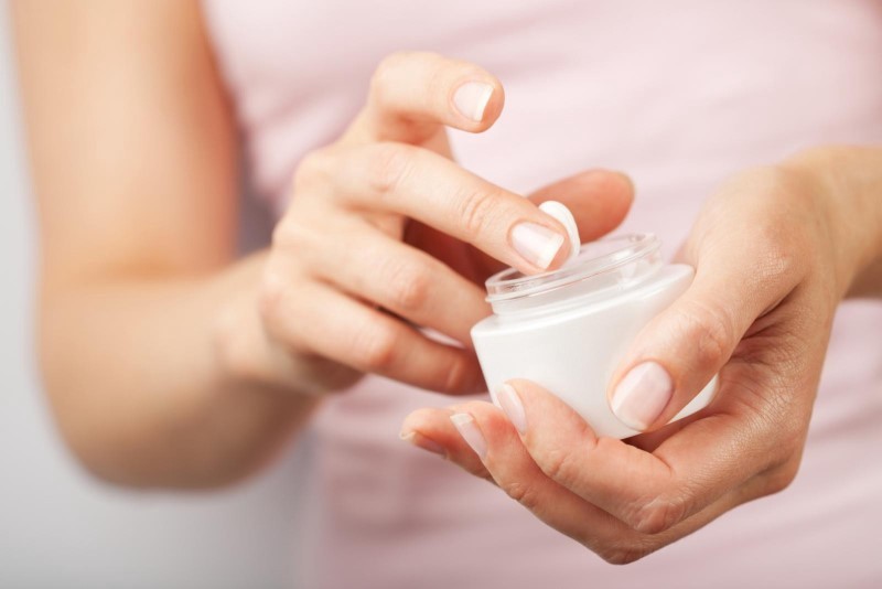 Chị em nên cẩn trọng khi lựa chọn các sản phẩm kem bôi tan mỡ có nguồn gốc, xuất xứ rõ ràng, bảng thành phần lành tính