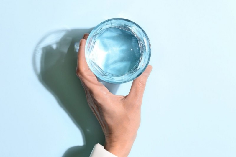 Uống nước lọc mỗi ngày để tăng cường đào thải mỡ thừa và độc tố ra khỏi cơ thể