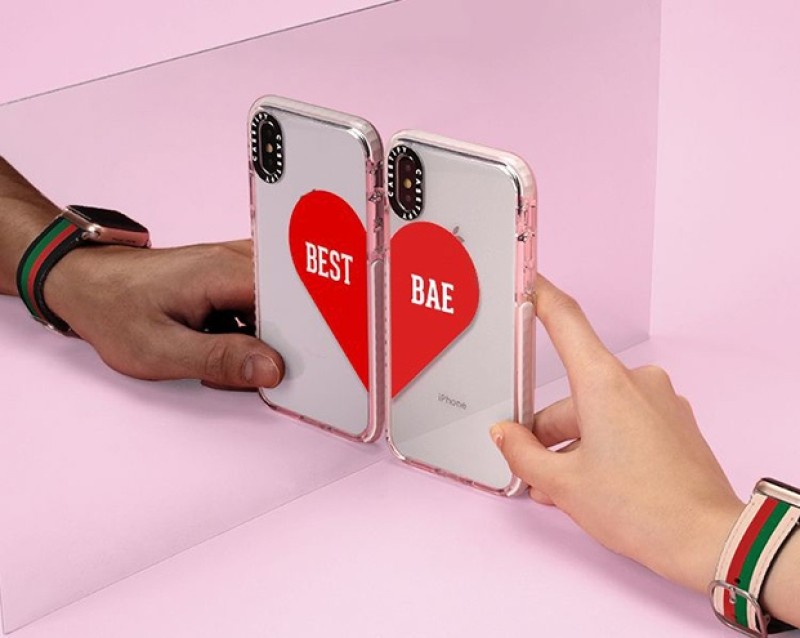 Ốp điện thoại là món quàn valentine mới mẻ