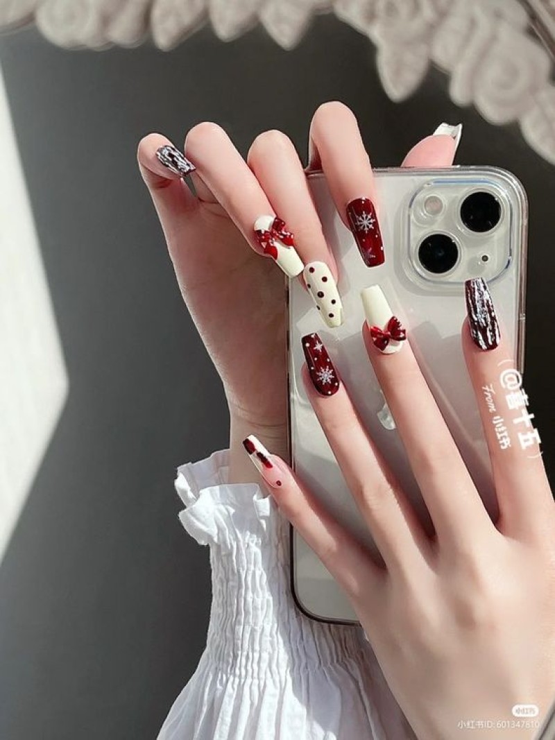 Gợi Ý Những Mẫu Nail Cho Ngày Giáng Sinh