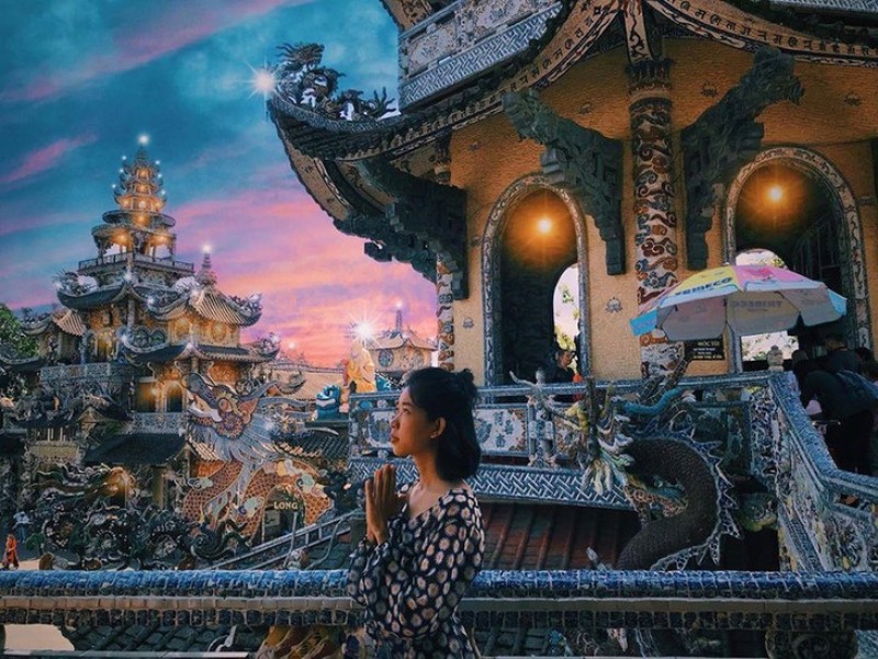 Chup Hinh Dep O Chua Linh Phuoc Da Lat