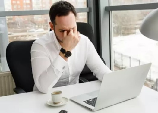 Những Điều Bạn Cần Biết Về Ánh Sáng Xanh Và Cách Bảo Vệ Mắt Hiệu Quả