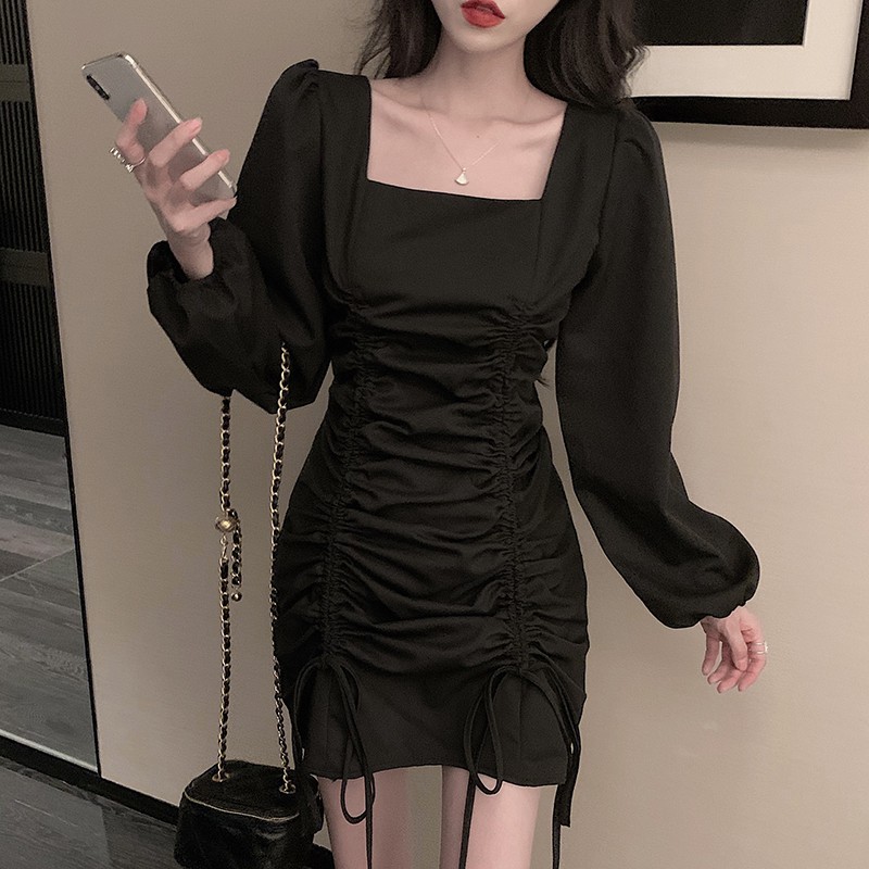 Đầm body cổ vuông