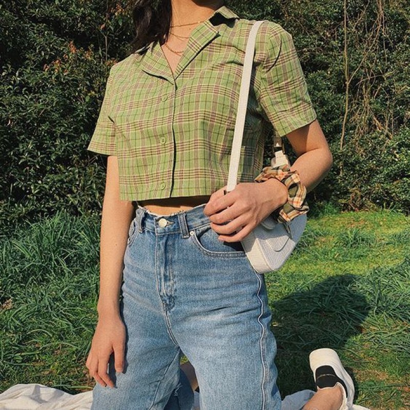 Quần jean với áo croptop