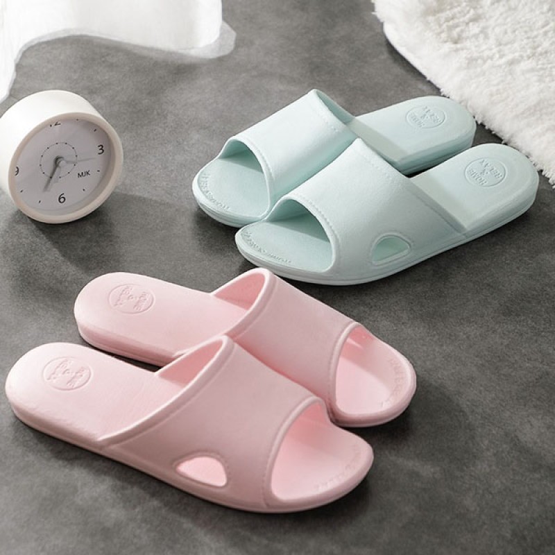 Một đôi dép đi trong nhà cũng đủ làm quà tặng cũng đủ làm cho người phụ nữ thấy ấm áp