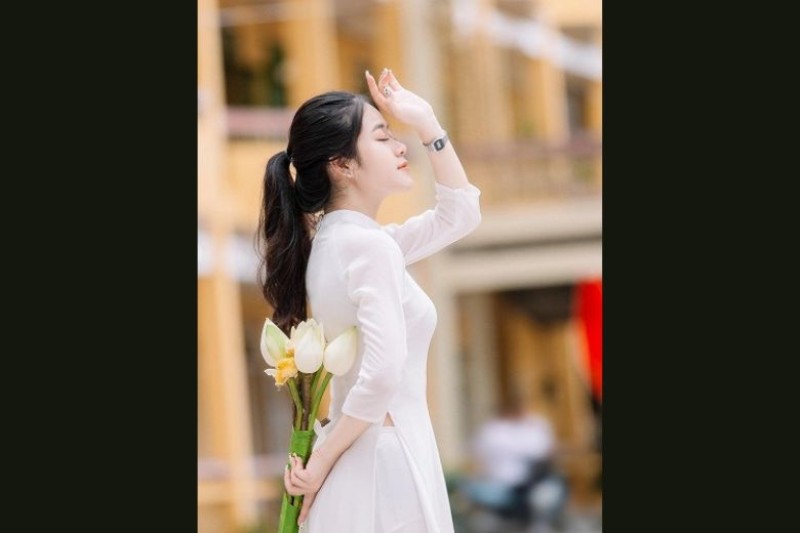cách tạo dáng chụp ảnh áo dài kỷ yếu