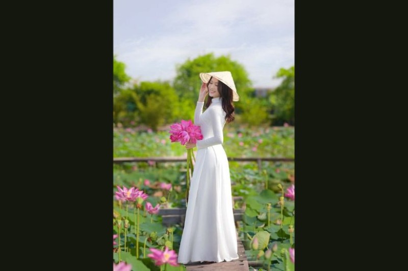 cách tạo dáng chụp ảnh áo dài kỷ yếu
