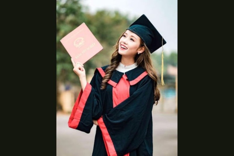 cách tạo dáng chụp ảnh áo dài kỷ yếu