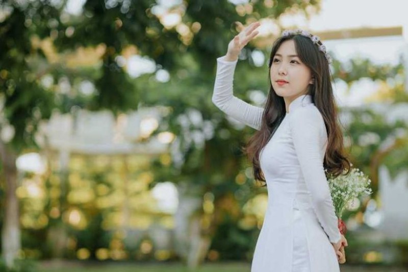 cách tạo dáng chụp ảnh áo dài kỷ yếu