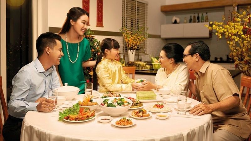 Tổ chức tất niên ở nhà