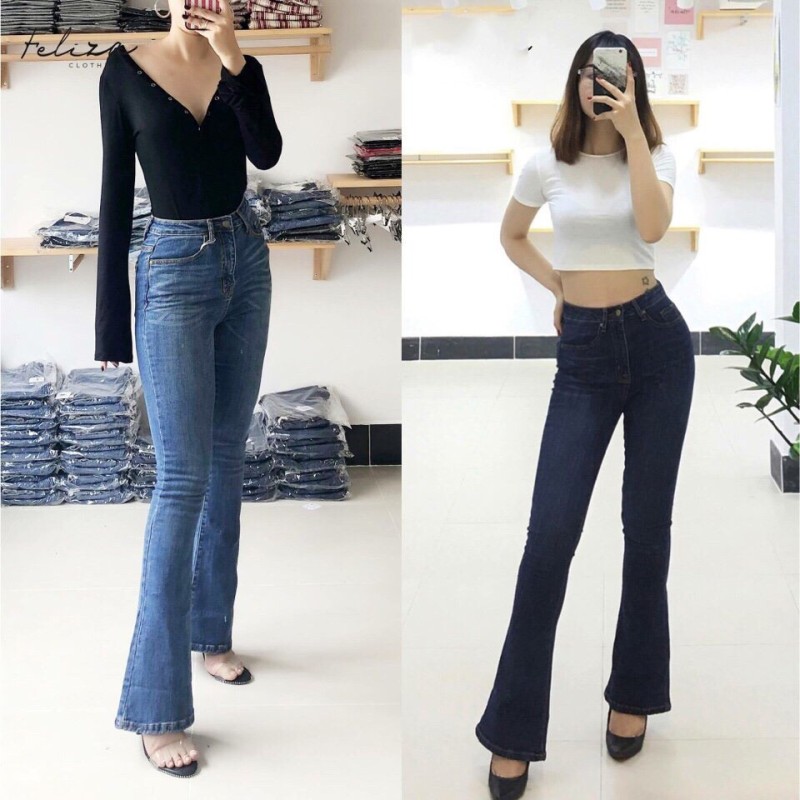 Phối quần ống loe với áo croptop sẽ làm cho chị em trở nên nhỏ nhắn hơn