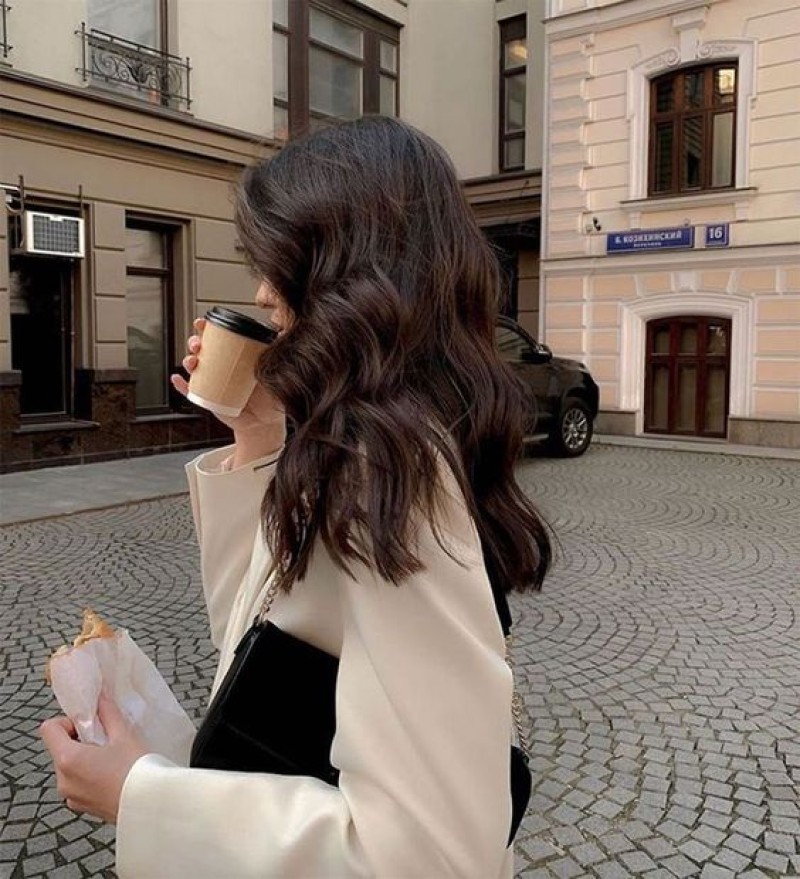 Tóc ngắn màu nâu tây