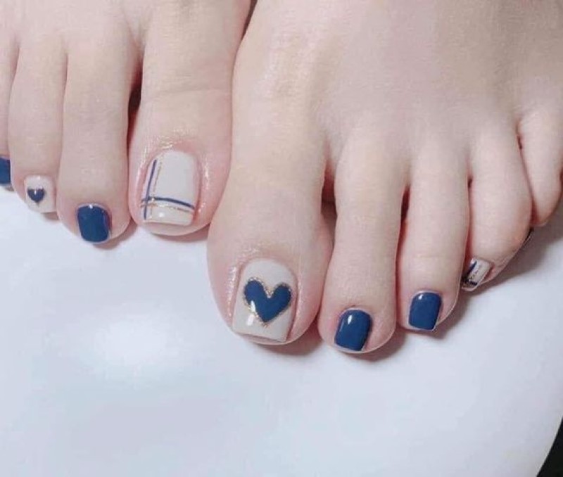 Nail xanh coban kết hợp họa tiết nhẹ nhàng 