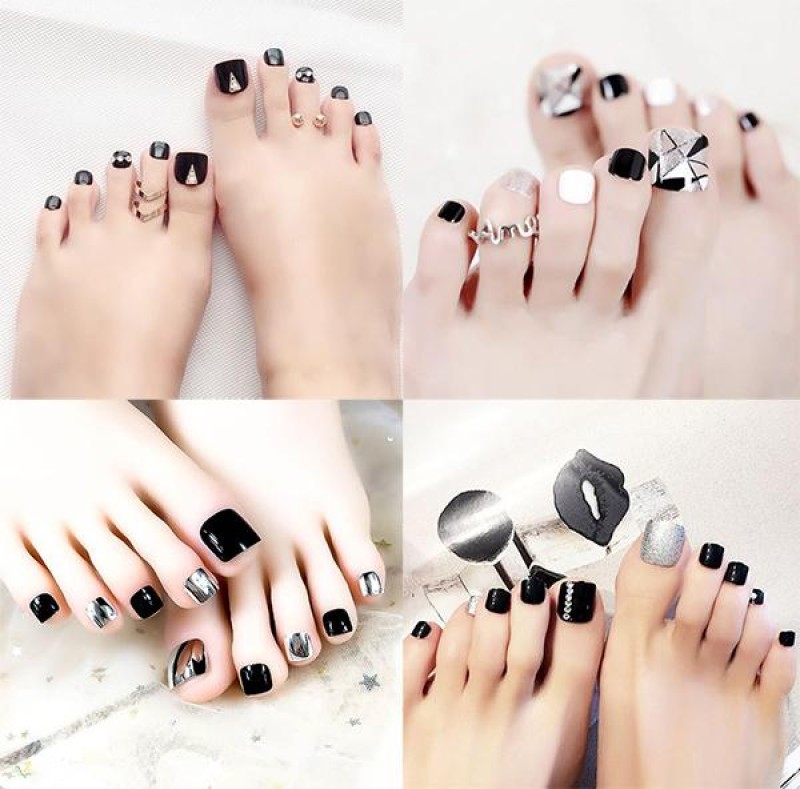 Sơn nail màu đen phối cùng màu bạc 