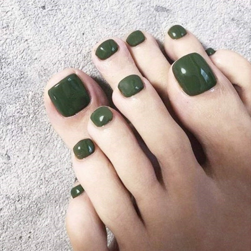 Mẫu nail trơn màu xanh rêu cuốn hút
