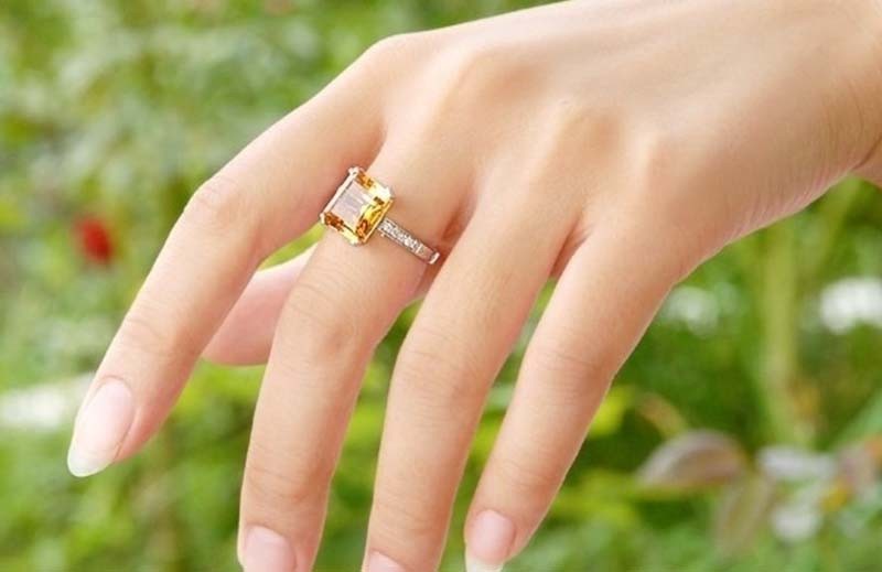 Ý nghĩa về mặt phong thủy khi đeo nhẫn ở ngón giữa 