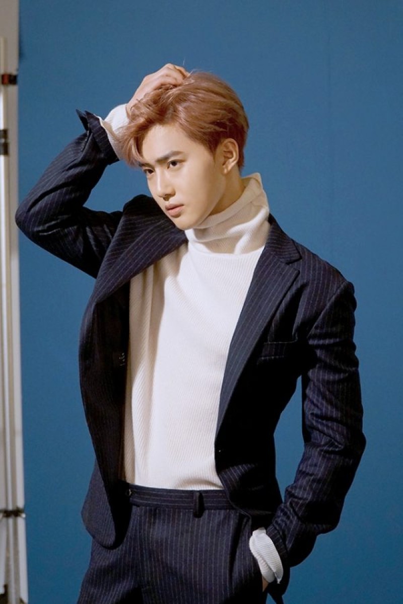 Sử dụng blazer phối đồ với áo len cổ lọ cho nam