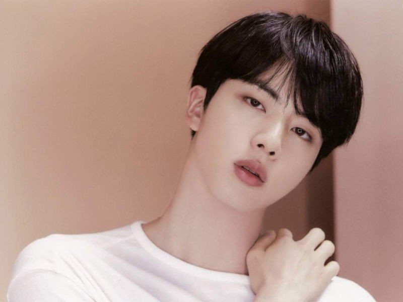 Đôi môi hình trái tim đầy cuốn hút của Kim Seok Jin