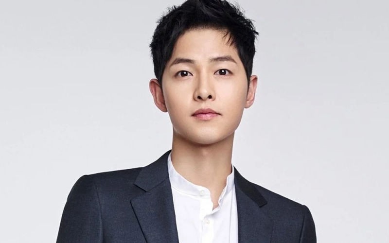 Song Joong Ki sở hữu gương mặt trẻ trung khiến nhiều người ghen tị