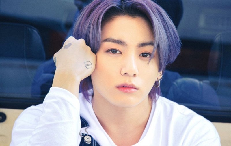 Jungkook (BTS) gây ấn tượng với khuôn mặt đẹp và style cá tính