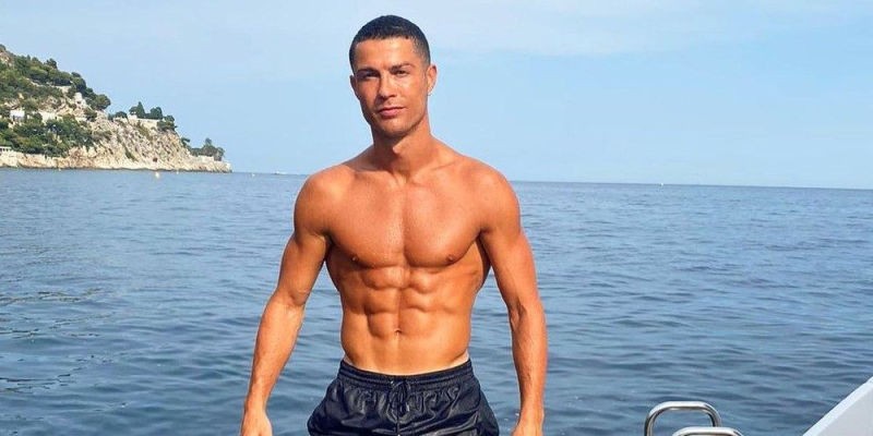 Cristiano Ronaldo không chỉ là thiên tài bóng đá mà còn sở hữu vẻ ngoài cuốn hút