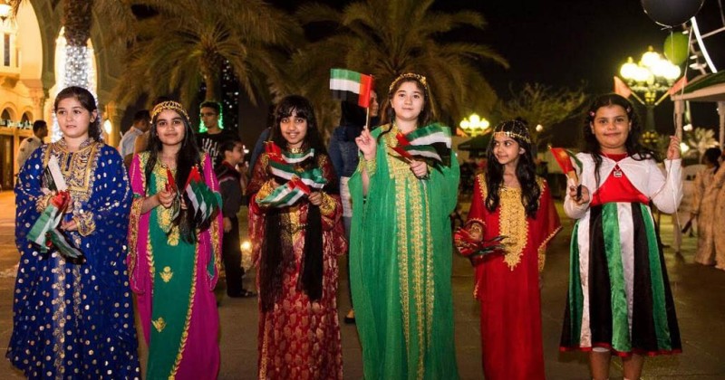 Trang Phục Truyền Thống Của UAE Dành Cho Nam Và Nữ