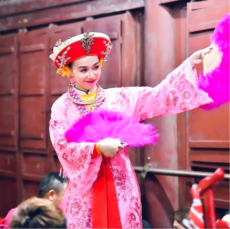 Trang Phục Khi Hầu Giá Tứ Phủ Thánh Cô