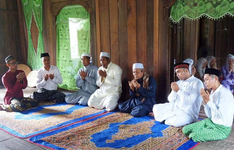 Văn Hóa Trong Trang Phục Truyền Thống Dân Tộc Chăm Islam