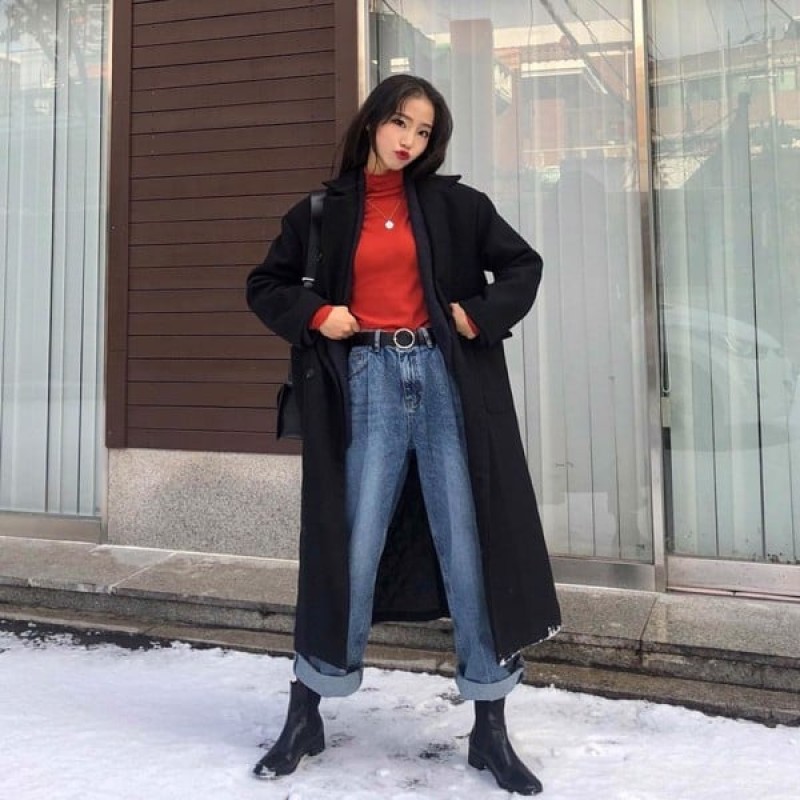 Áo trench coat mix cùng quần ống rộng