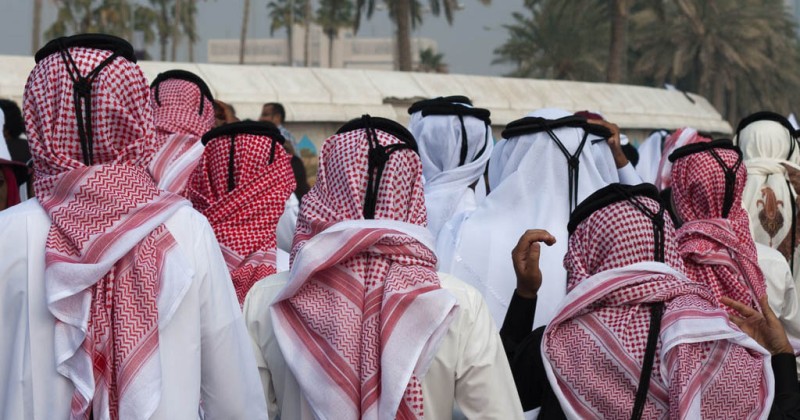 Trang Phục Truyền Thống Của UAE Dành Cho Nam Và Nữ